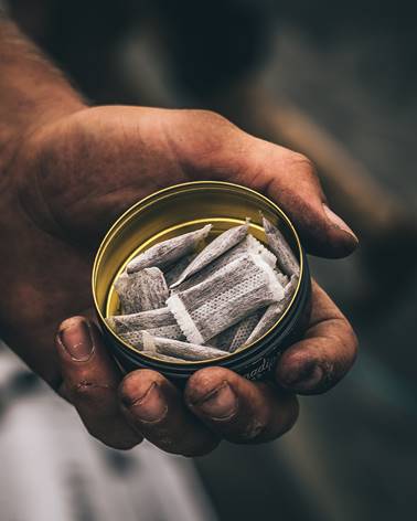 Cannadips CBD Dip Pouches Inside Tin