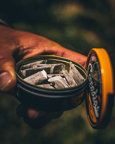 Cannadips CBD Dip Pouches Inside Tin